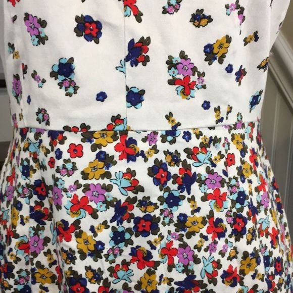 MAGGY LONDON Calf Length Sleeveless Floral Dress w Back Vent Sz 4 - Picture 3 of 15